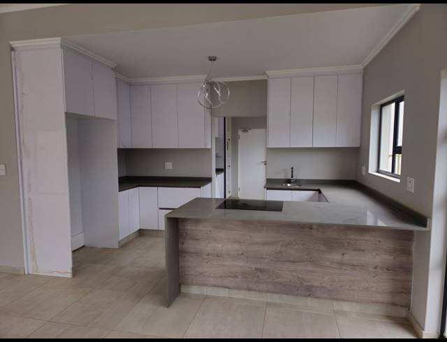 4 BEDROOM HOUSE FOR SALE IN PALM LAKES ESTATE